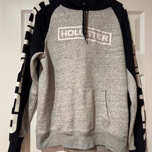 Hollister Heather Gray and Black Logo Men’s Hoodie.